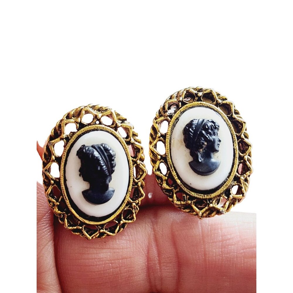 Vintage Milkglass Cameo Silhouette Clip-On Earrings (A1749)